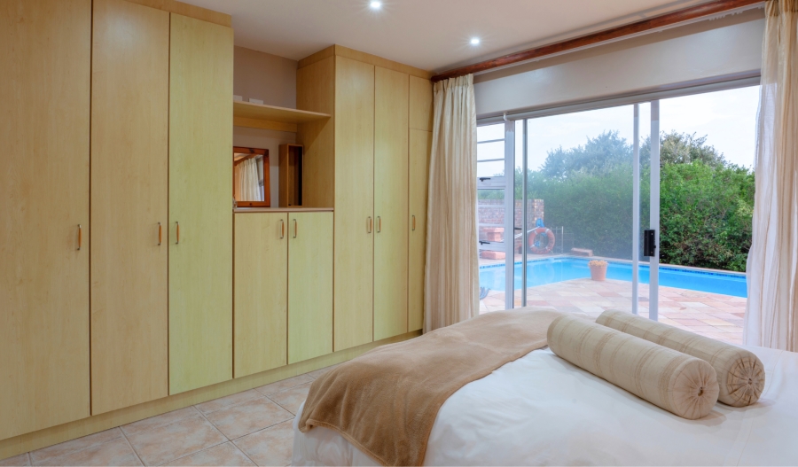 5 Bedroom Property for Sale in Paradise Beach Eastern Cape